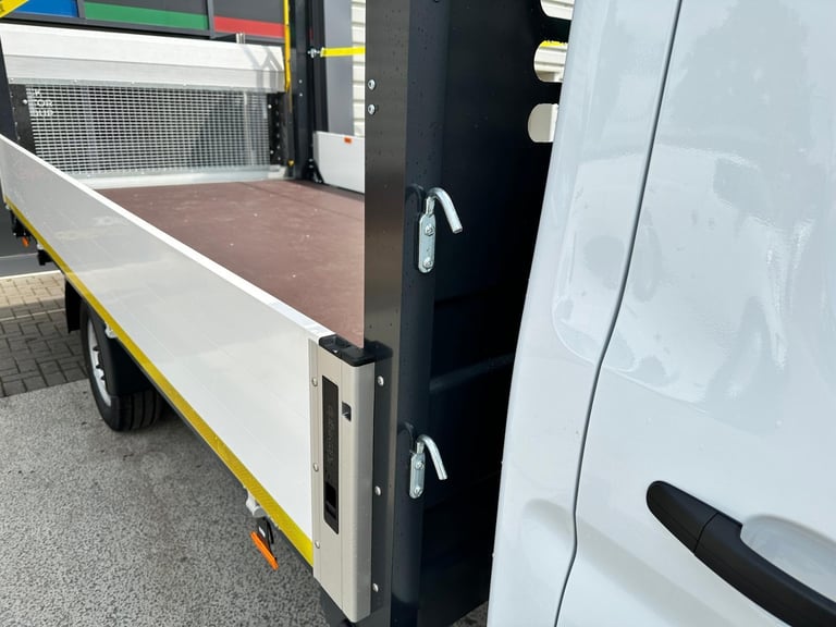 75 Reg, Ford Transit L4 130-Ps,FWD,Traffic Management Dropside, Tow Bar, Air-Con