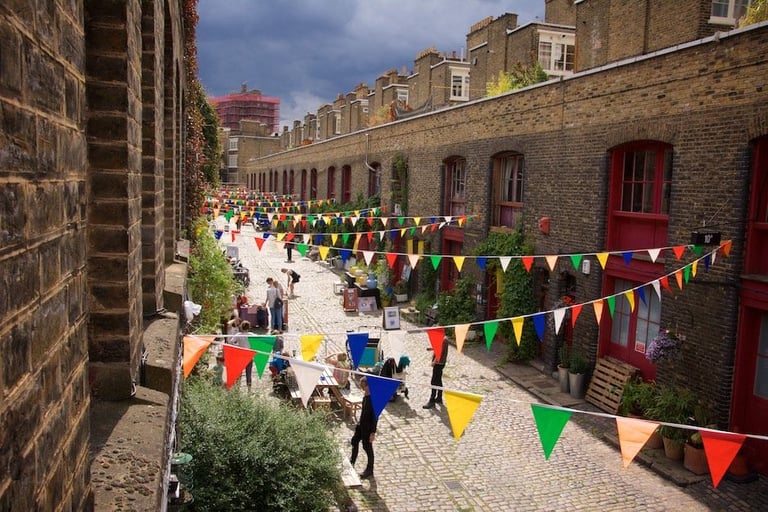 2x single or twin desk (£200/£350) in Victorian mews studio. 5 mins Kennington / Elephant tubes