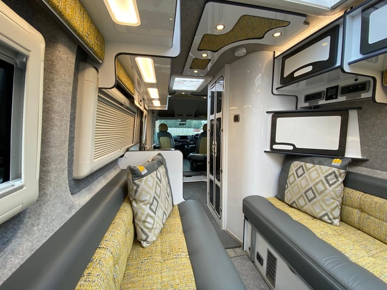 IH MOTORHOMES N-680 CRL -REAR LOUNGE - 1 OWNER - AUTOMATIC - WIFI