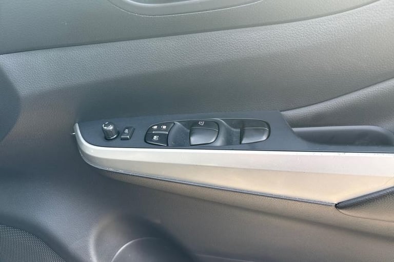 2021 Nissan Navara N-Guard AUTO 2.3 dCi Euro 6 190 ps 4x4 Double Cab Pick Up, NATIONWIDE DELIV Pi...