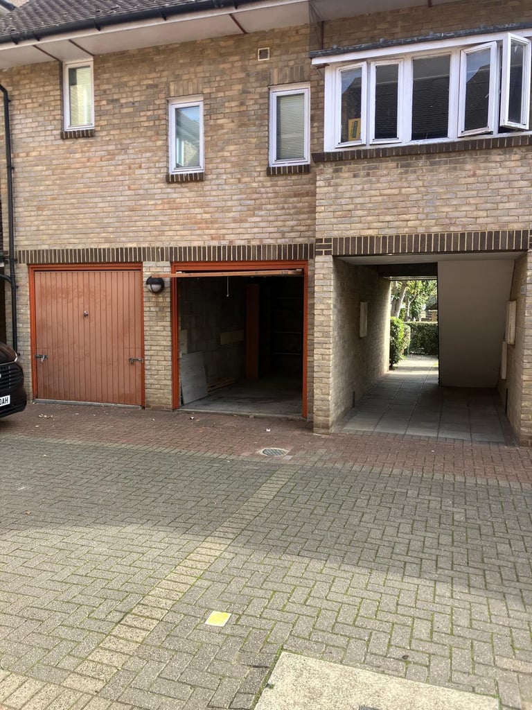 image for Garage in Isleworth for rent