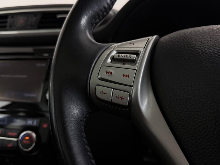 2016 Nissan Qashqai 1.2 DiG-T N-Connecta 5dr HATCHBACK PETROL Manual