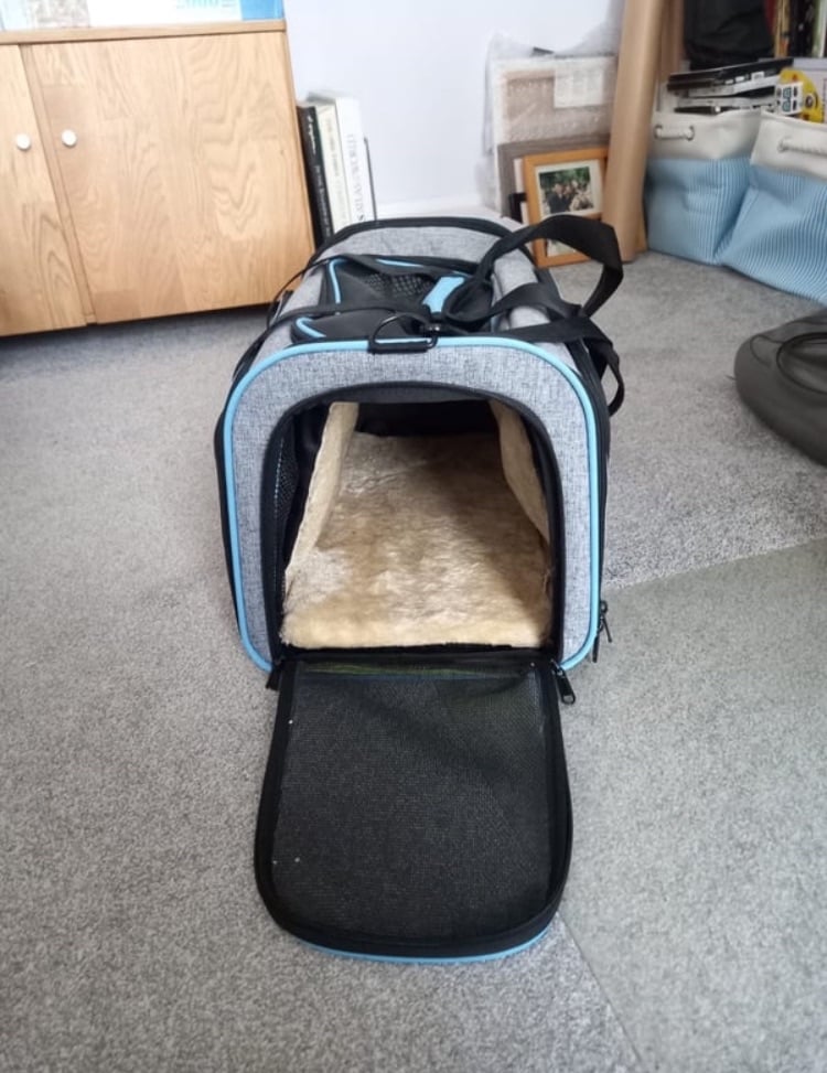 Soft cat carrier