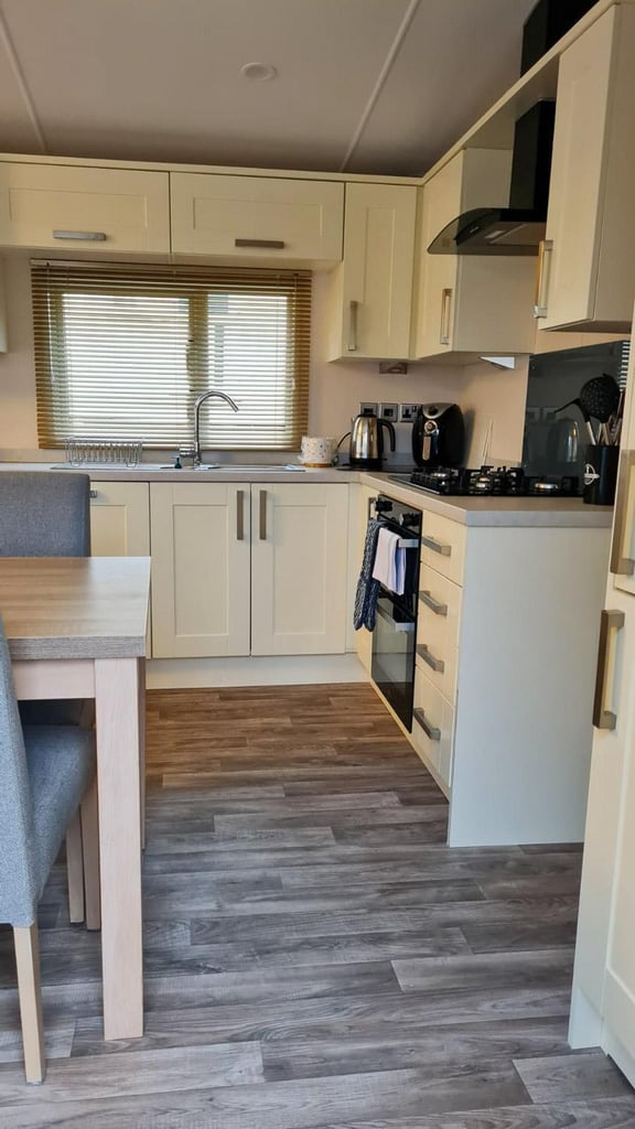 Sunseeker Supreme 2022 static caravan at Hoburne Devon Bay, Paignton