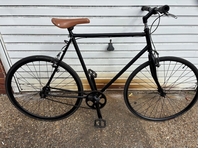 FIXI BIKE NO LOGO SINGLE SPEED HYBRID 23in frame large 700c wheels