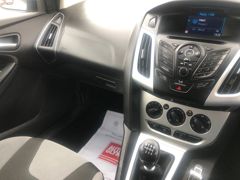 2014 Ford Focus 1.6 TDCi 115 Zetec Navigator 5dr ESTATE Diesel Manual