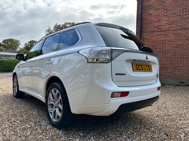 2015 Mitsubishi Outlander 2.0h 12kWh GX4h CVT 4WD Euro 5 (s/s) 5dr ESTATE Petrol/Electric Hybrid ...