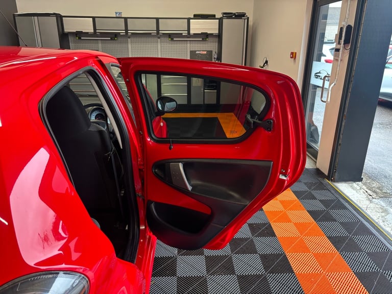 2014 Toyota AYGO 1.0 VVT-i Move with Style 5dr HATCHBACK Petrol Manual