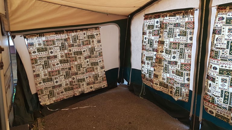 Curtains for caravan awnings, set of 6 or set of 8.