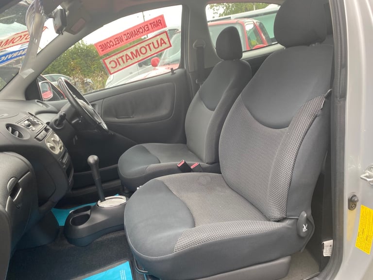 2004 Toyota Yaris 1.3 VVT-i T Spirit 3dr Auto HATCHBACK Petrol Automatic