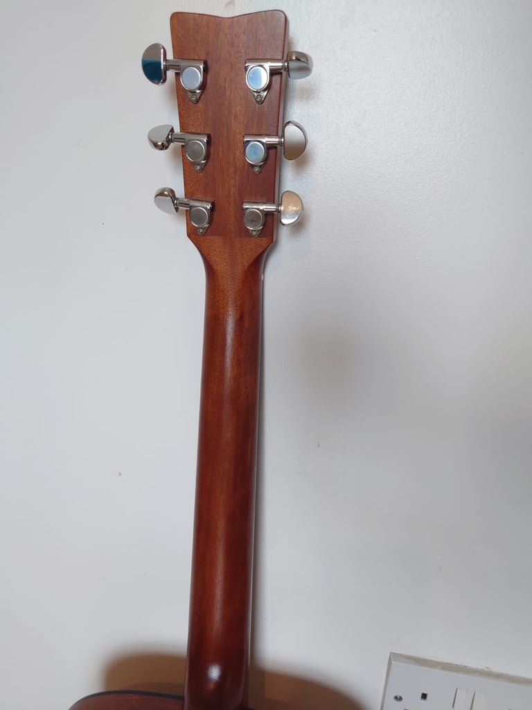 Yamaha FG700MS Solid Top Acoustic guitar with gigbag