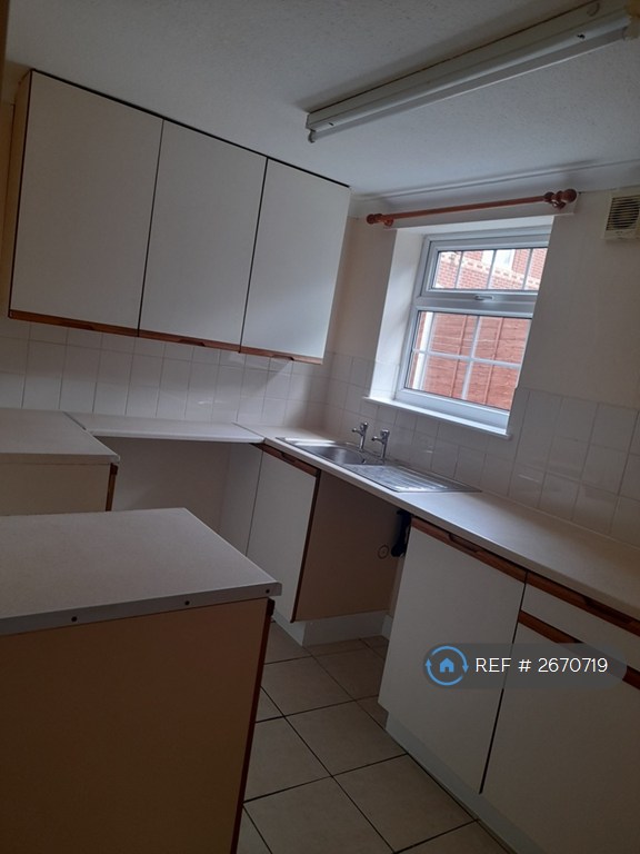 2 bedroom flat in Union Road, Thorne, DN8 (2 bed) (#2670719)