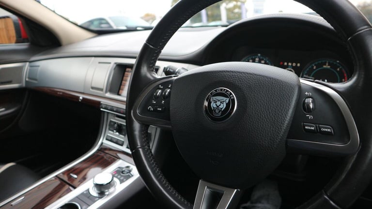 JAGUAR XF 2.2d Portfolio Sportbrake Auto Euro 5 (s/s) 5dr 2015