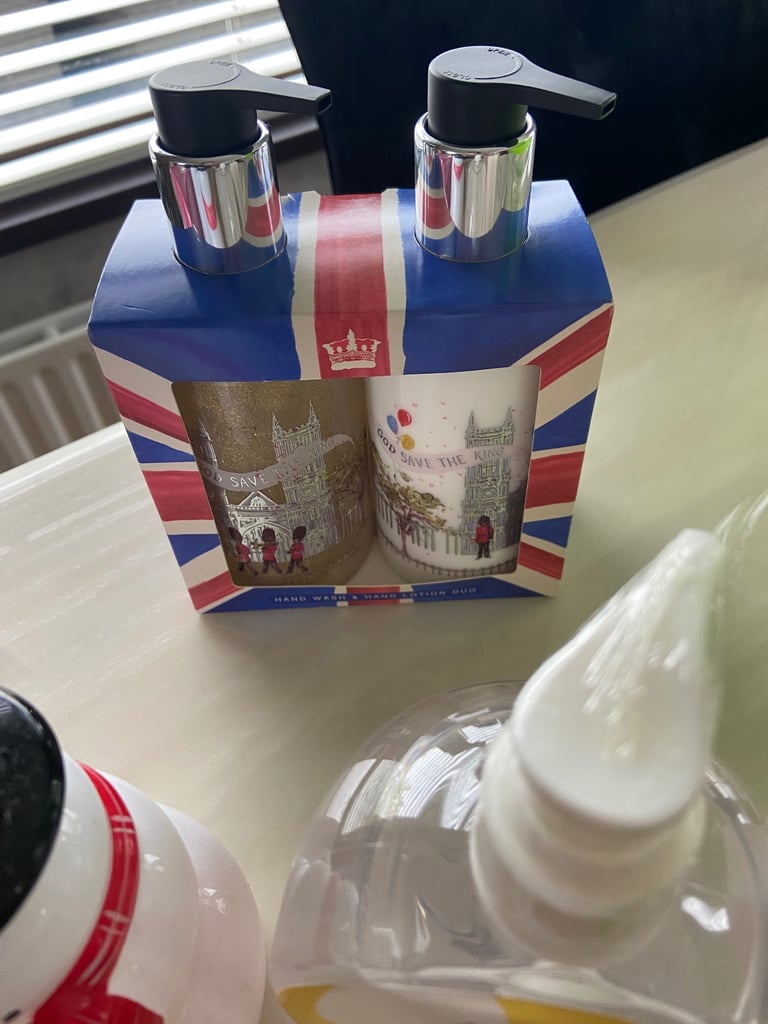 Box Of Mostly Kitchen Gadgets & Accessories - (Approx. 23 Pieces….See Description & All Photos) 