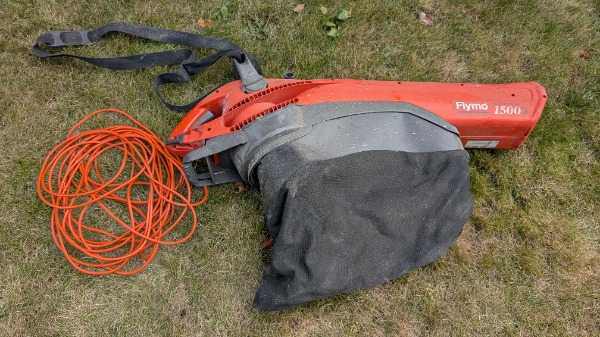 Flymo leaf blower / garden vacuum, works well