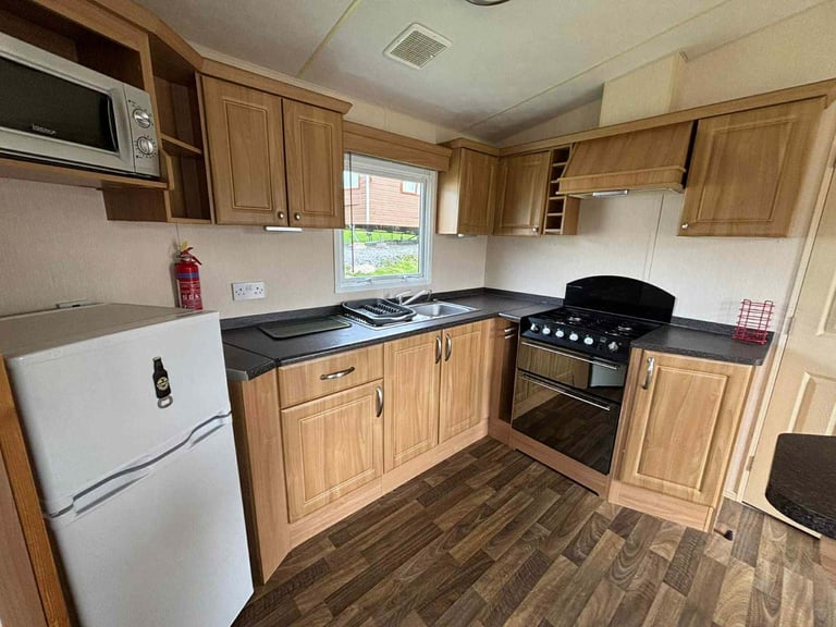 Bargain static caravan with huge decking and no site fees until 2027! £2,200 deposit