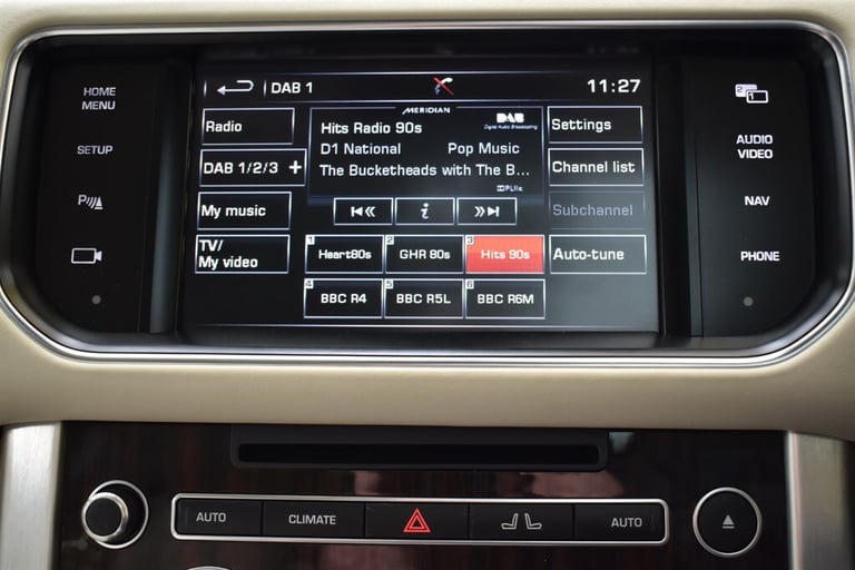 2014 Land Rover Range Rover V8 AUTOBIOGRAPHY+11 Services carried out! Estate Petrol Automatic