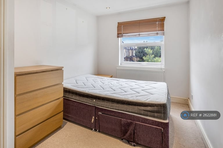 3 bedroom flat in Hornsey Road, London, N7 (3 bed) (#2622881)