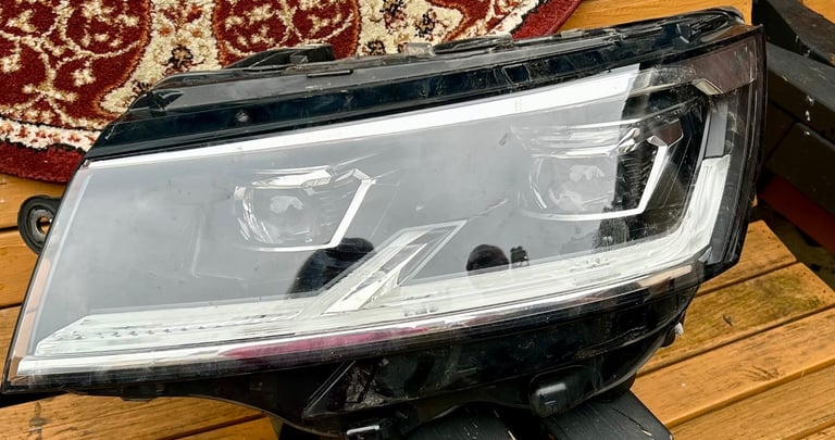image for Volkswagen transporter 2021 left headlight