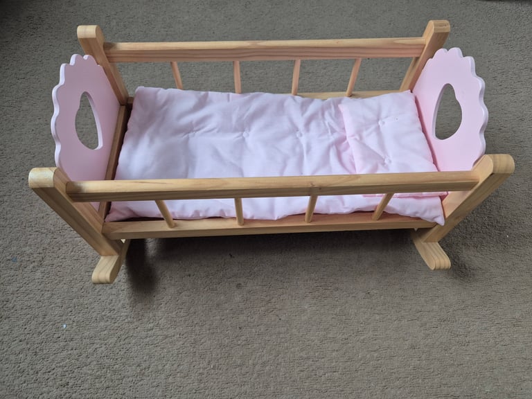 Doll's bed/cradle