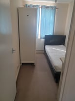 Single room to rent £550pm Bill's included 