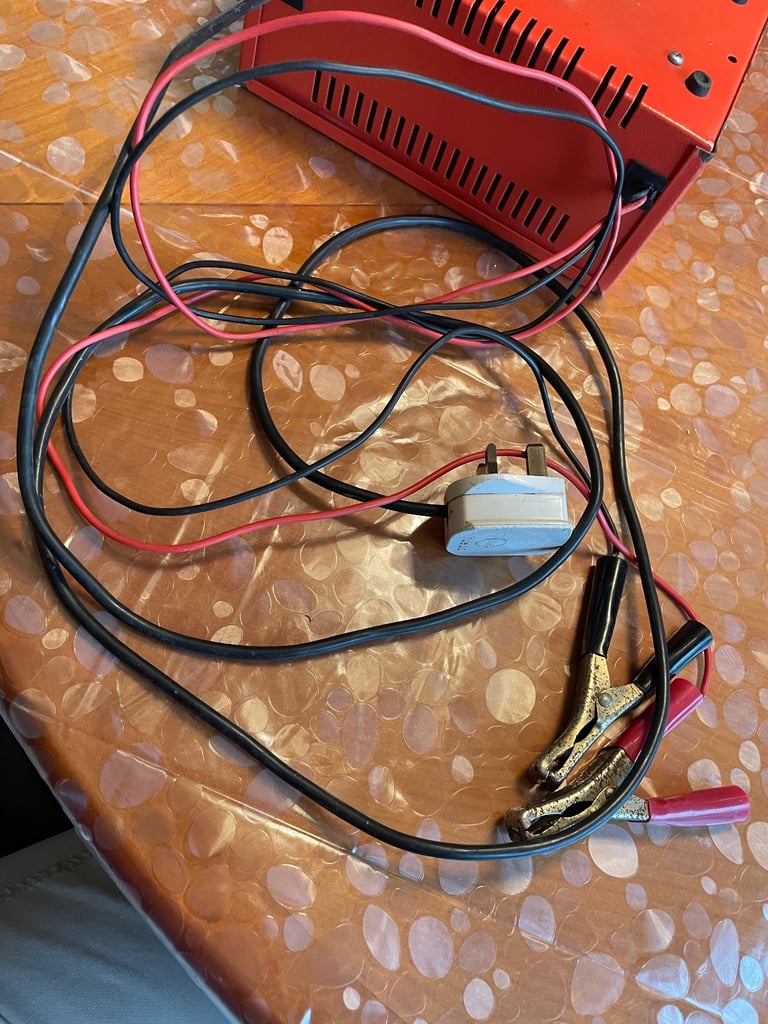 Absaar car battery charger. 11A RMS. Good working order. 