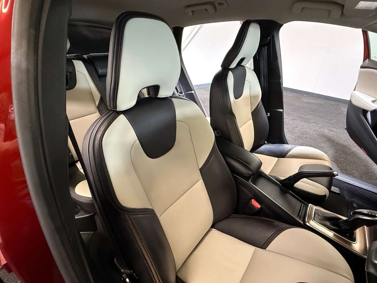 2018 Volvo V40 T3 [152] Cross Country Pro 5dr Geartronic HATCHBACK PETROL Automatic