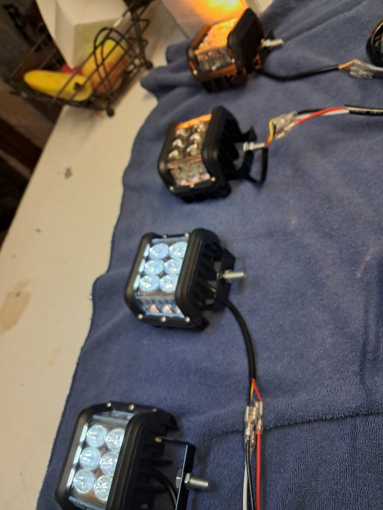 White and amder flashing lights with wiring loom 
