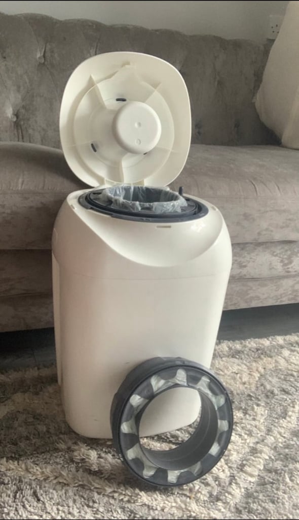 image for Tommee tippee sangenic nappy bin & 1 & 1/2  nappy bag refills 
