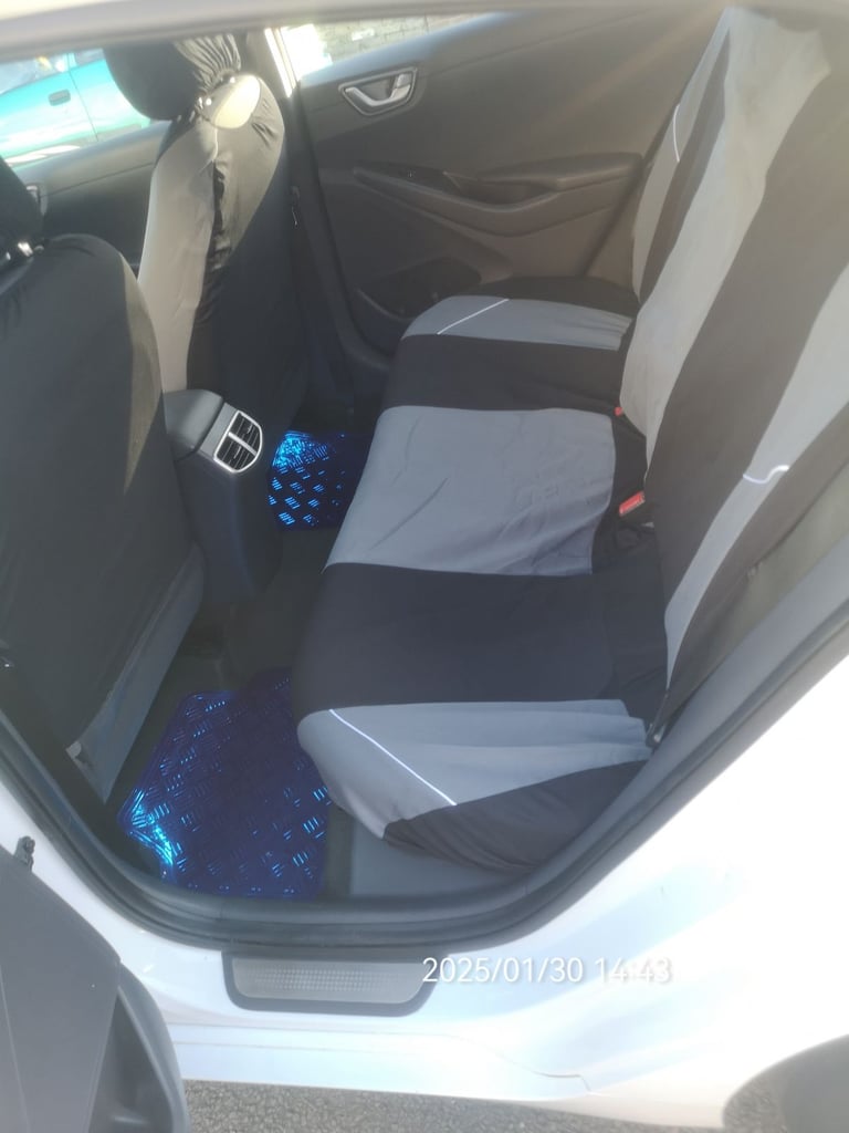 BARGAIN 1/2 PRICE Hyundai IONIQ EV 2020 33k,MOT+TAX,repairs: bumper,light,Rad