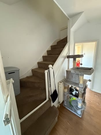 Stunning 2 Bed, 2 Reception End-of-Terrace house in Dartford 