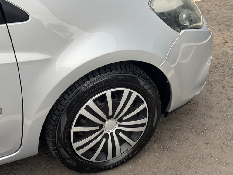 2011 Renault Clio 1.2 16V Expression 5dr HATCHBACK Petrol Manual