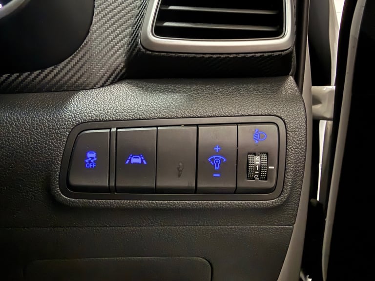 2018 68 HYUNDAI TUCSON 1.6 SE NAV CRDI 2WD MANUAL DIESEL WHITE EURO 6