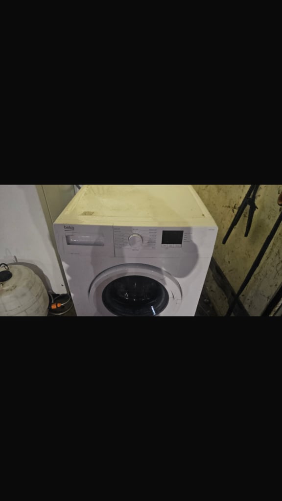 Beko white 8kg washing machine. In excellent working condition. With 3 months warranty. 