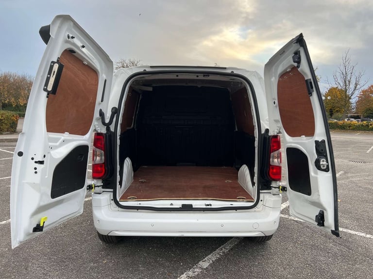 2020 Vauxhall Combo 1.5 Combo 2000 Sportive S/S Panel Van Diesel Manual