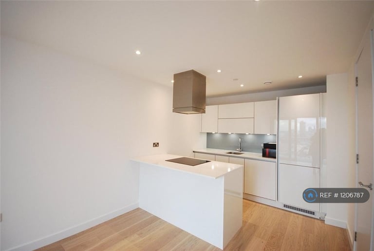 1 bedroom flat in Horizons Tower, London, E14 (1 bed) (#1206787)