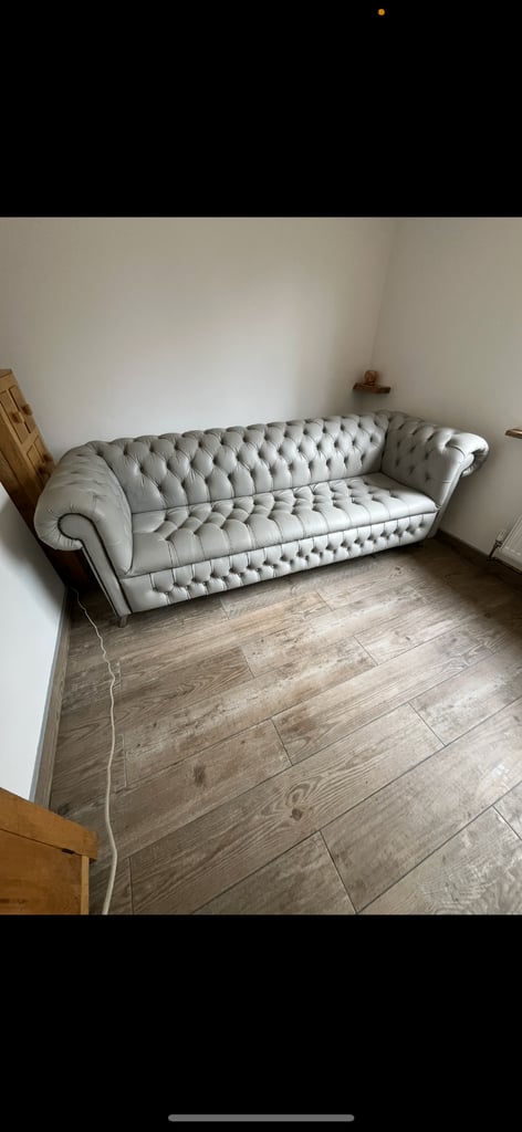 Chesterfield sofa 