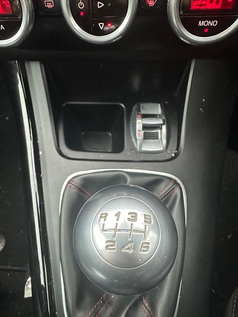 Alfa Romeo, GIULIETTA, Hatchback, 2010, Manual, 1956 (cc), 5 doors