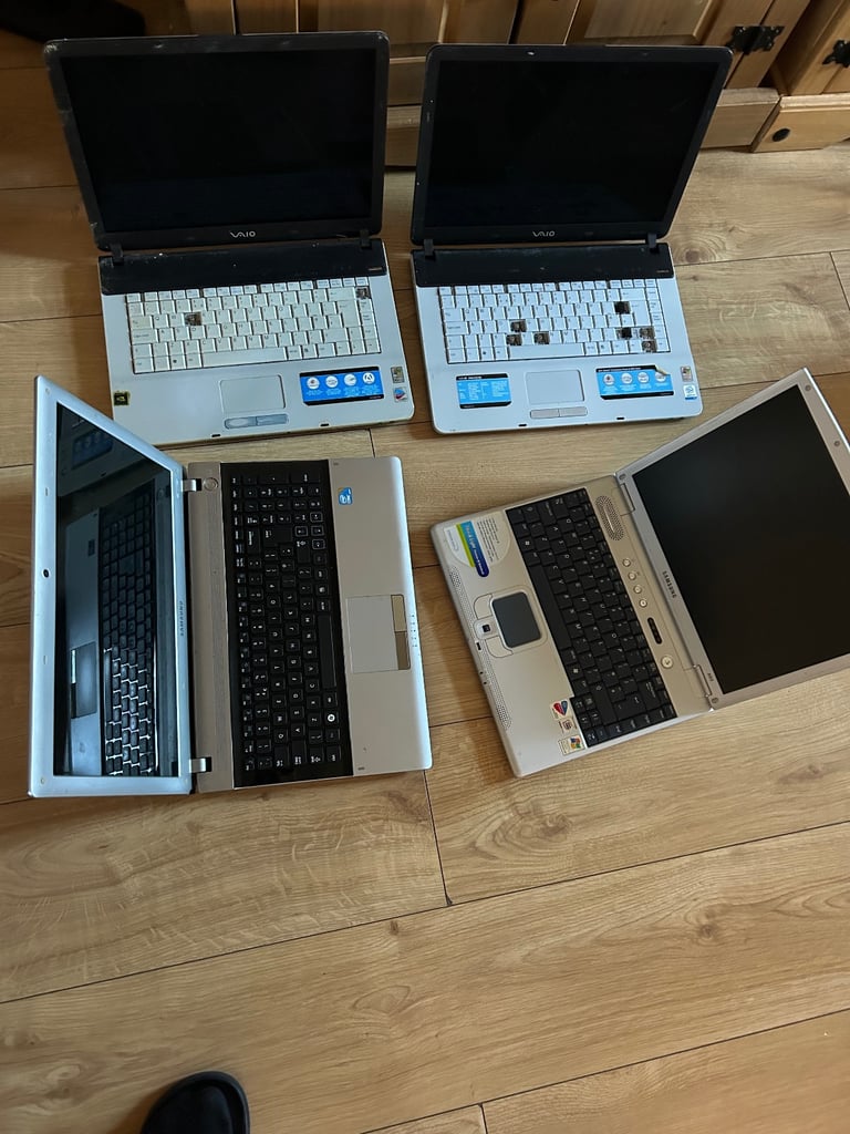 image for 4 Sony and Samsung laptops - faulty - spares or spares 