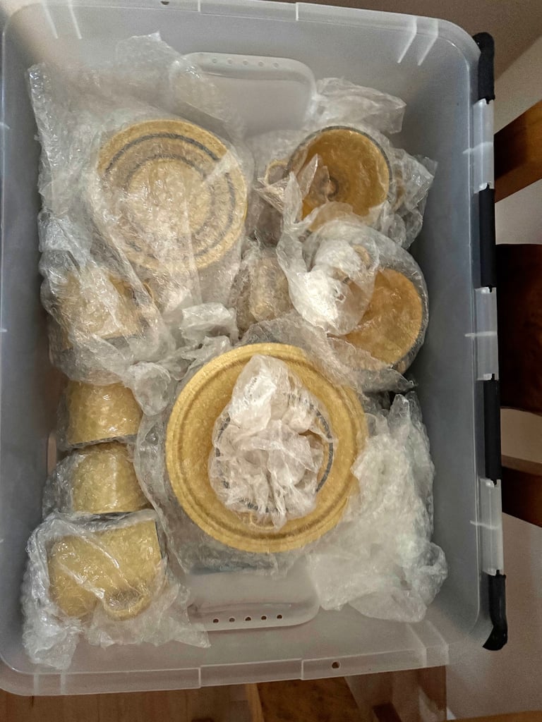 Dinner Service of Franciscan Honeycomb stoneware, made in England. Vintage 1970's