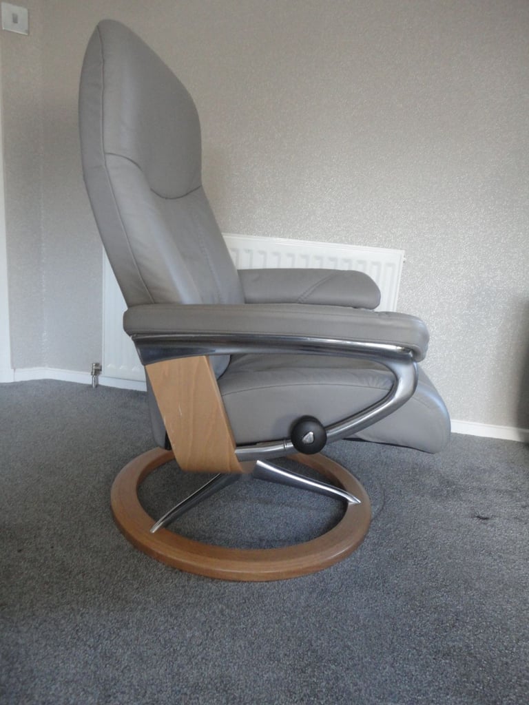 Ekornes stressless large grey leather consul signature recliner chair and footstool