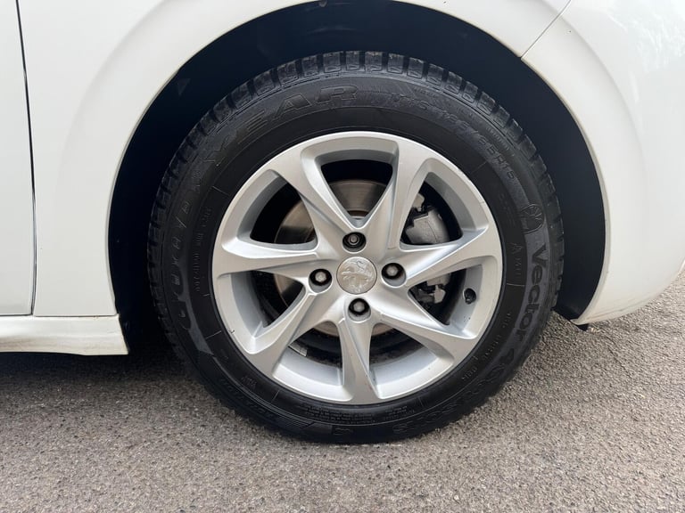  Peugeot 208 1.2 VTi Active Euro 5 5dr Petrol Manual