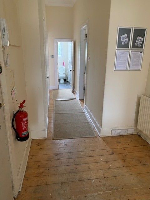 Very spacious, top floor, 3 bedroom, HMO flat - available NOW