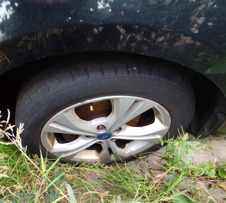 Ford Mondeo MK4 R17 Alloy Wheel whit BAD tyre £60