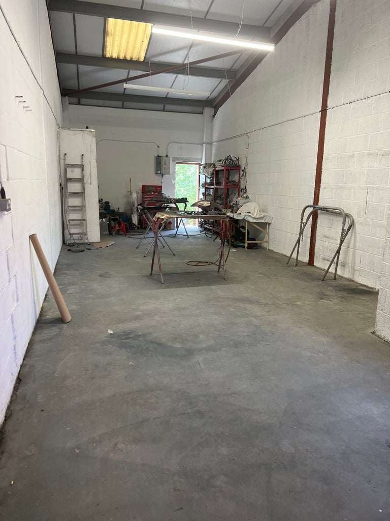  Industrial unit / workshop to rent in Wincanton, Somerset directly off A303