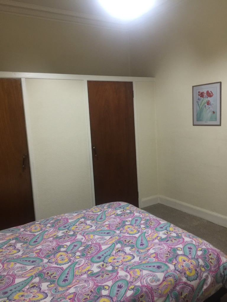  Spacious 3-Bed Flat in Dalry – Quiet Location, Excellent Transport Links