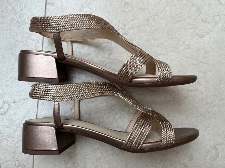 Pretty dressy sandals woven gold, US7.5/5UK unworn