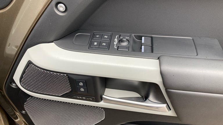 2024 Land Rover Defender 3.0 D250 X-Dynamic HSE 90 3dr Auto Diesel Estate Estate Diesel Automatic