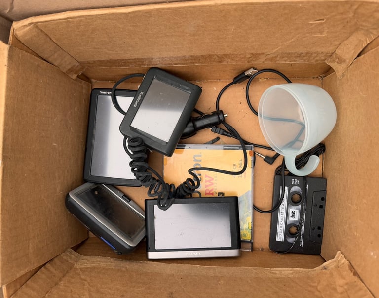 Car stereo/ printer/gps devices mix job lot
