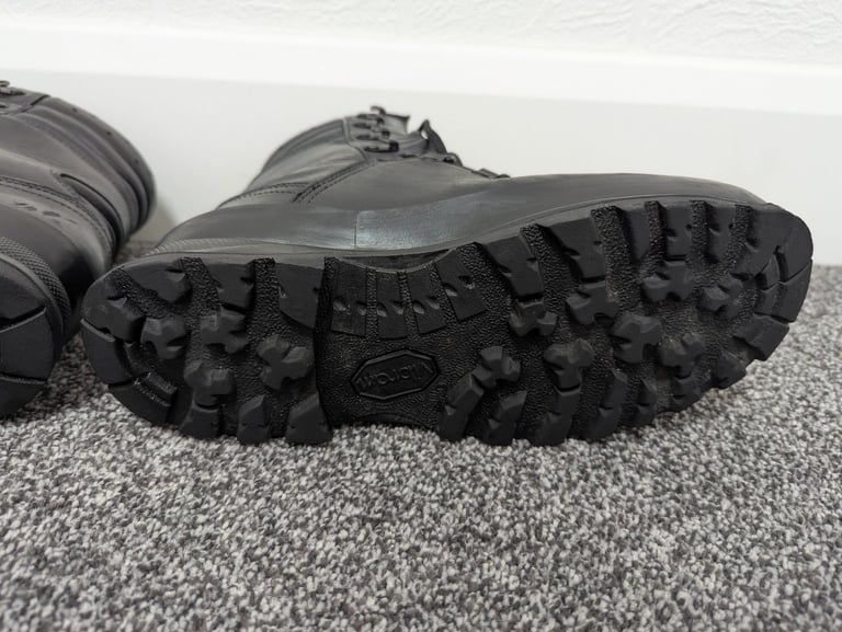 Great Condition LOWA Military Combat Boots GORE-TEX® Black / Size 7 UK / FREE LOCAL DELIVERY